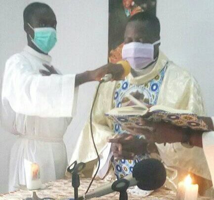 Weekend pascal : Sangouiné Fm reçoit l’église catholique Notre Dame  de Lourde (France).
