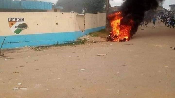 Côte d’Ivoire (Bonoua) : Après la chaude marche de la population, les policiers au chômage