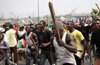 Côte d’Ivoire (Xénophobie): Après la chasse aux Haoussas , retour au calme , la réinstallation des commerçants commence. Côte d’Ivoire (Xénophobie): Après la chasse aux Haoussas , retour au calme , la réinstallation des commerçants commence.