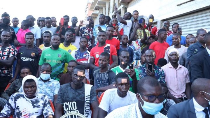 Côte d’Ivoire: Après avoir pilé  les enfants des gens , les politiciens en rire dans les garbadromes.