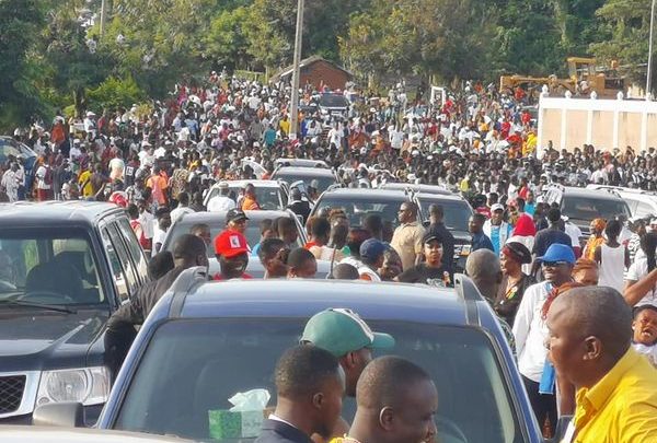 Côte d’Ivoire ( la folie Gbagbo): Partout où il passe , le Woody draine un monde fou…fou