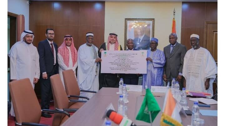 Côte d’Ivoire (Religion): Le Roi d’Arabie Saoudite, Sa Majesté Salman Bin Abdulaziz Al Saoud, fait don d’un montant de plus de 1,8 Millard FCFA pour l’achèvement de la Mosquée Salam du Plateau.