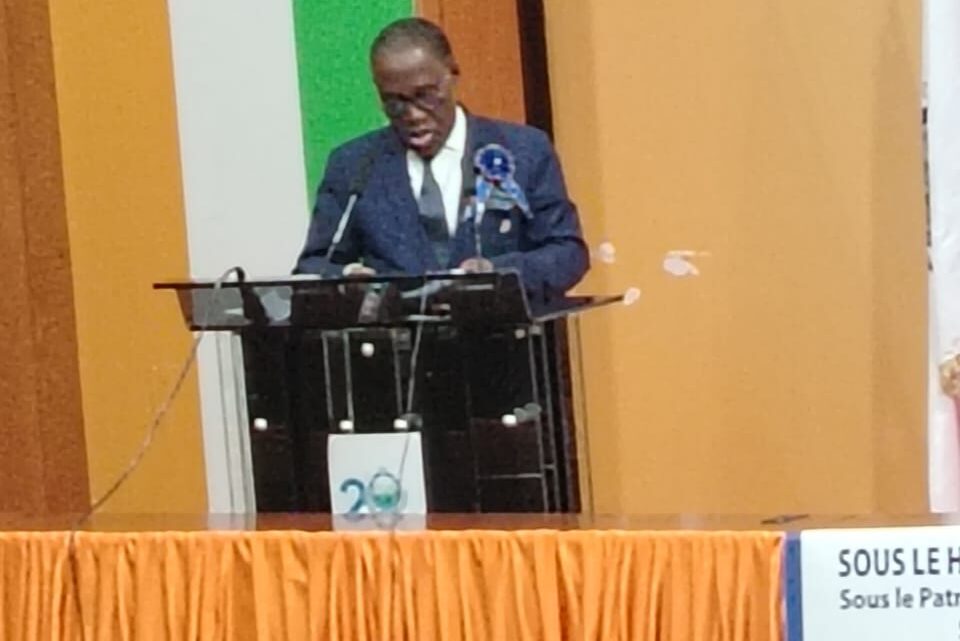Côte d’Ivoire ( Commémoration) :20 ième anniversaire de la Fédération Pour la paix Universelle section Côte d’Ivoire Intervention du président du conseil économique environnemental , Aka Ahoulé à Yamoussoukro: ” Je rends un hommage appuyé au Président Alassane Ouattara grand artisan de la paix et de la stabilité nationale ”.