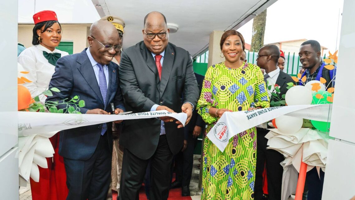 Côte d’Ivoire ( Eaux et forêts) : Le Ministre Laurent Tchagba offre équipements majeurs à la nouvelle clinique .  Une unité de dialyse et un scanner d’exploration à la nouvelle clinique des forestiers.